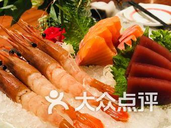 泉城广场吃瓜,消暑解闷的街头风情