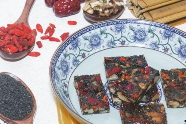 吃瓜可以吃龙胆泻肝丸吗,吃瓜也能养生？揭秘龙胆泻肝丸的食用奥秘