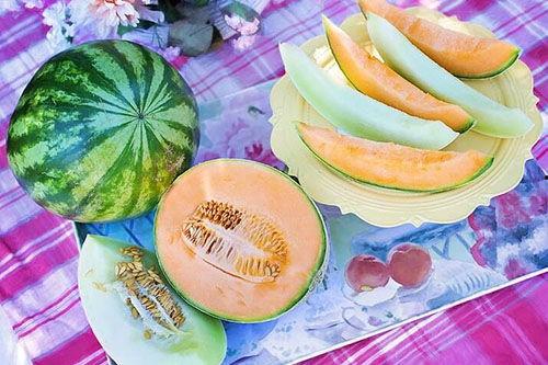 梦见别人在瓜地吃瓜,瓜地里的共享美味