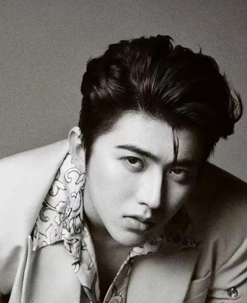 蔡徐坤前排吃瓜,揭秘娱乐圈幕后风云